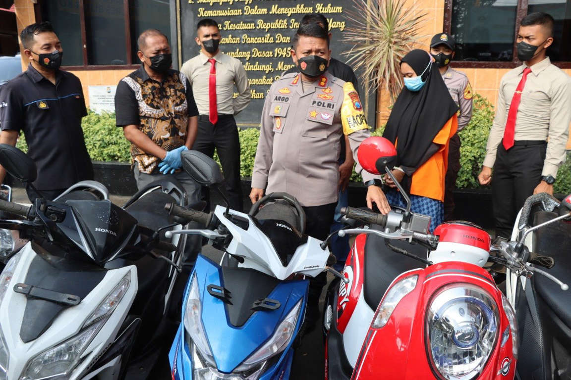 Beraksi di Pondok Pesantren, Ibu Muda Menipu dan Gelapkan Motor